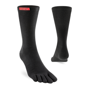 Svarta tåstrumpor från Injinji i knähög modell, med individuella tåfack och ribbad struktur. Perfekta för sport och vardag med fokus på naturlig fotrörelse och komfort