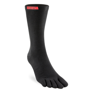 Svart tåstrumpa från Injinji i knähög modell, med individuella tåfack och ribbad struktur. Perfekt för sport och vardag med fokus på naturlig fotrörelse och komfort