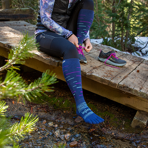 Sne over læggen - Tåsokker til vintersport - Injinji