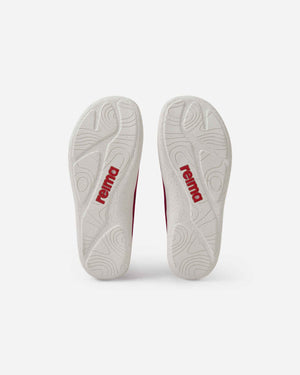 Undersidan av Reima barfotainspirerad barnsandal i hallonrosa – luftig sommarsko med flexibel sula och justerbar snabbsnörning för naturlig rörelse