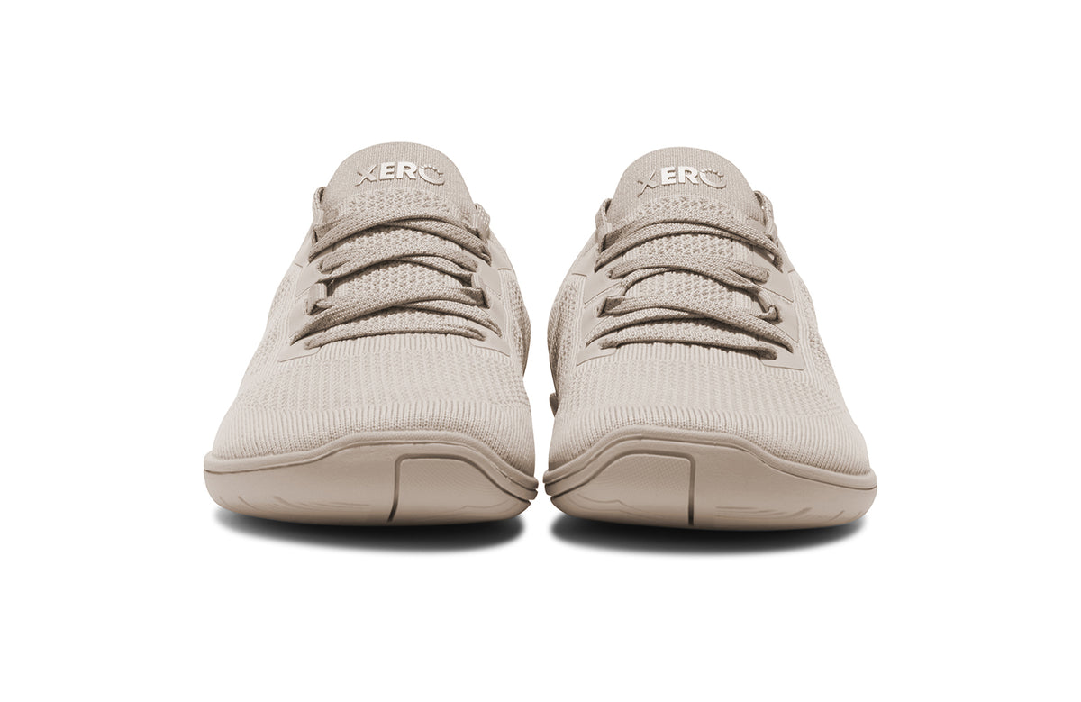 Xero Shoes Nexus Knit Silver Lining – stilren barfotasko i stickad beige mesh med bred tåbox, flexibel yttersula och noll drop för naturlig fotrörelse i vardagenXero Shoes Nexus Knit Silver Lining – stilren barfotasko i stickad beige mesh med bred tåbox, flexibel yttersula och noll drop för naturlig fotrörelse i vardagen