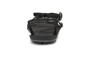Baksidan av Z-Trail EV sandalen från Xero Shoes i färgen Multi-Black – visar hälremmens design och den strukturerade yttersulan med greppvänligt mönster.