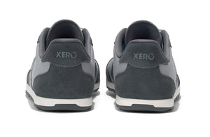 Barfotasko Xero Shoes Wynn i färgen Alloy/Steel Gray. En stilren vardagssko med bred tåbox, noll drop och ovandel i ventilerande mesh och mockadetaljer. Designad för komfort med naturlig fotrörelse.