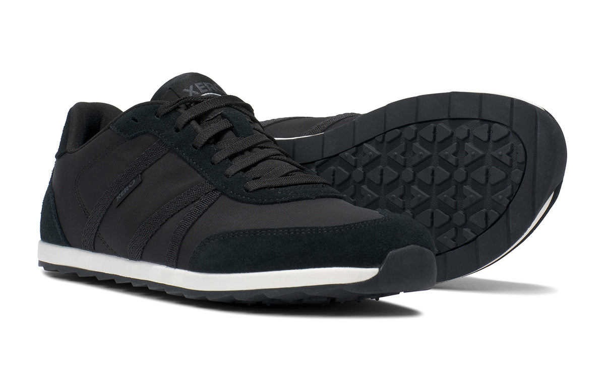 Xero Shoes Wynn Black – minimalistisk barfotasko i svart med retrodesign, bred tåbox och noll drop för naturlig rörelse och komfort