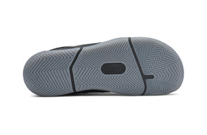 Bild på undersidan av Xero Shoes X1 Low herrsko i svart – minimalistisk barfotasko med bred tåbox, noll drop och lätt, flexibel design för löpning och vardagsrörelse.